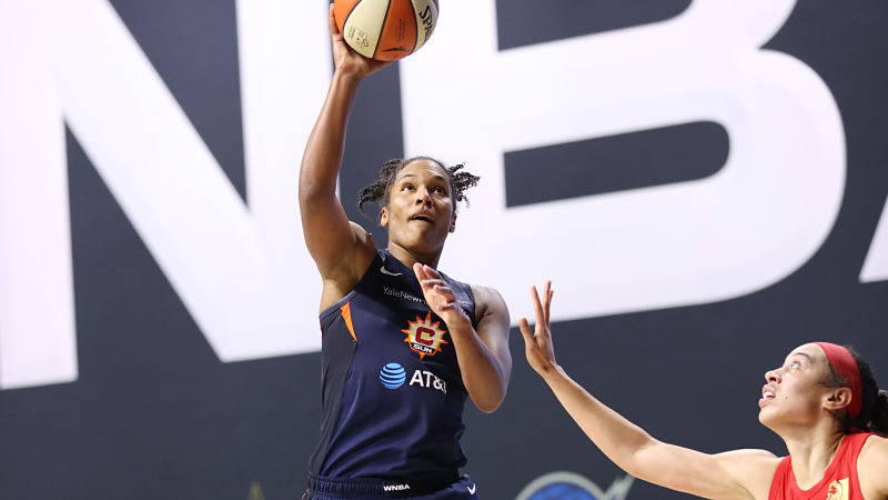 Connecticut Sun forward Alyssa Thomas