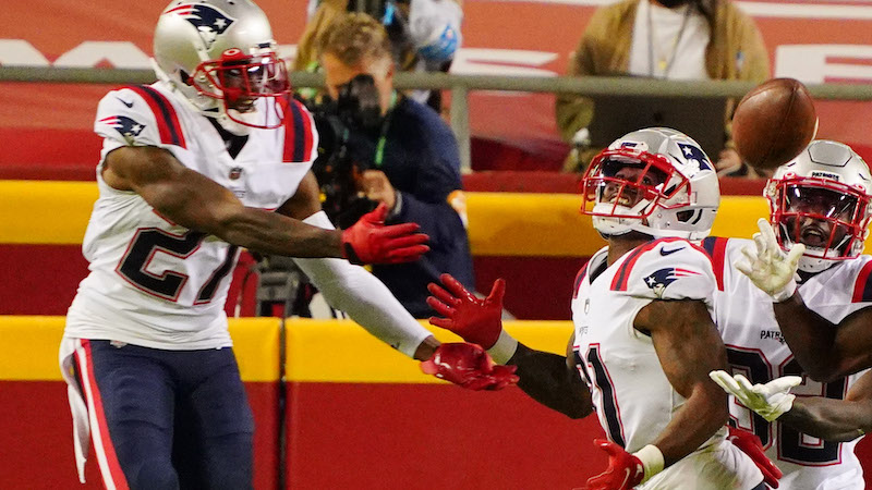 Patriots cornerbacks JC Jackson, Jonathan Jones
