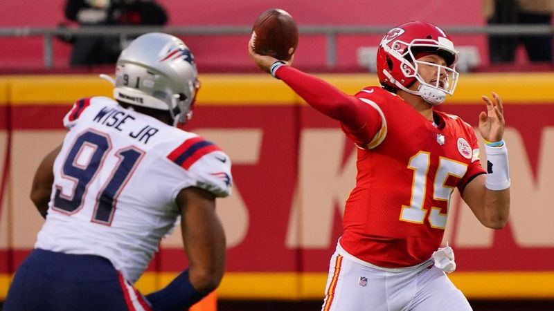 New England Patriots defensive end Deatrich Wise, Kansas City Chiefs quarterback Patrick Mahomes