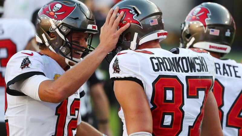 Tampa Bay Buccaneers quarterback Tom Brady, Tampa Bay Buccaneers tight end Rob Gronkowski