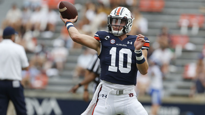 Auburn Tigers quarterback Bo Nix