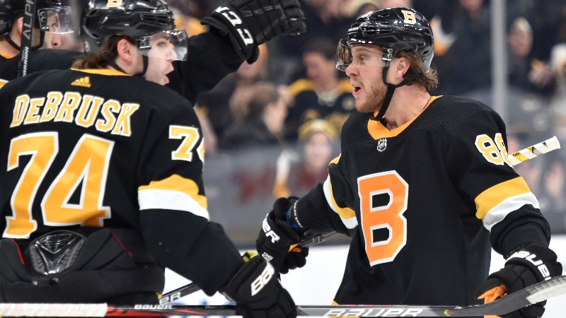 Boston Bruins right wing David Pastrnak (88) and left wing Jake DeBrusk