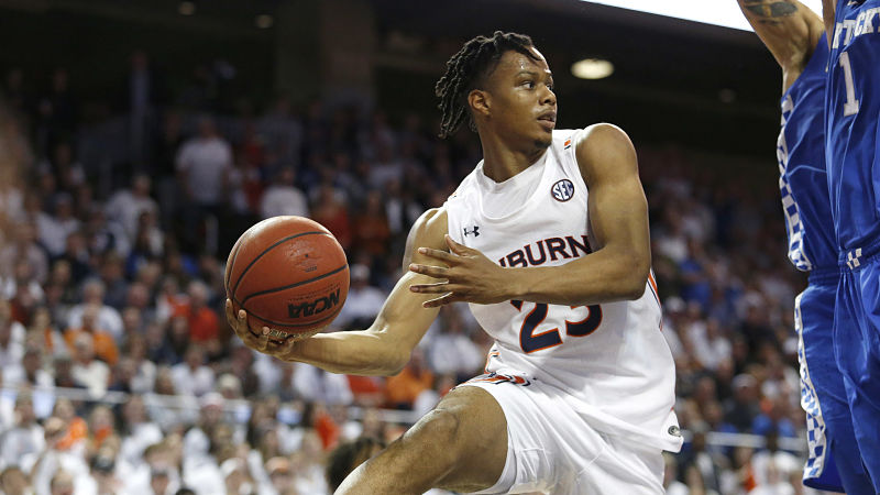 Auburn forward Isaac Okoro