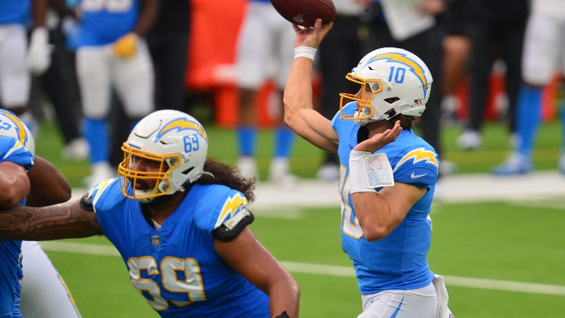 Los Angeles Chargers quarterback Justin Herbert (10)