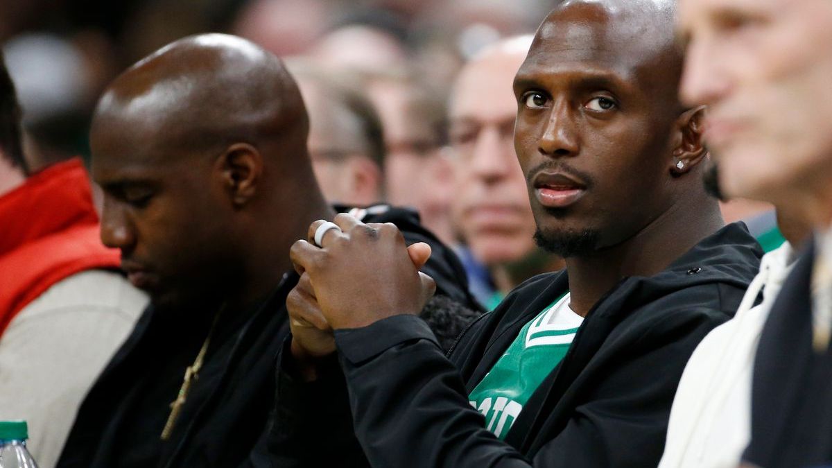 New England Patriots defensive ends Devin and Jason McCourty