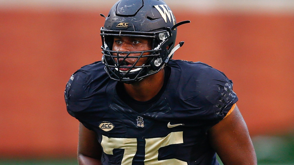 Patriots offensive tackle Justin Herron