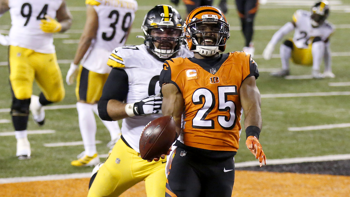 Cincinnati Bengals running back Giovani Bernar