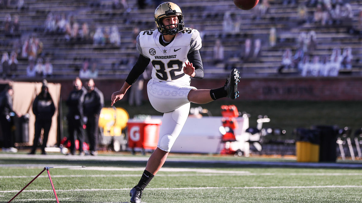 Vanderbilt Commodores kicker Sarah Fuller