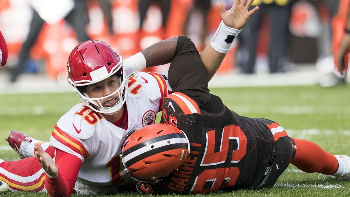 Browns defensive end Myles Garrett and Chiefs quarterback Patrick Mahomes
