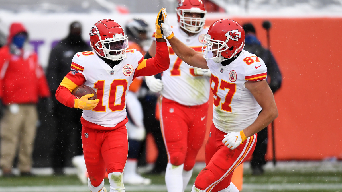 Kansas City Chiefs wide receiver Tyreek Hill, tight end Travis Kelce