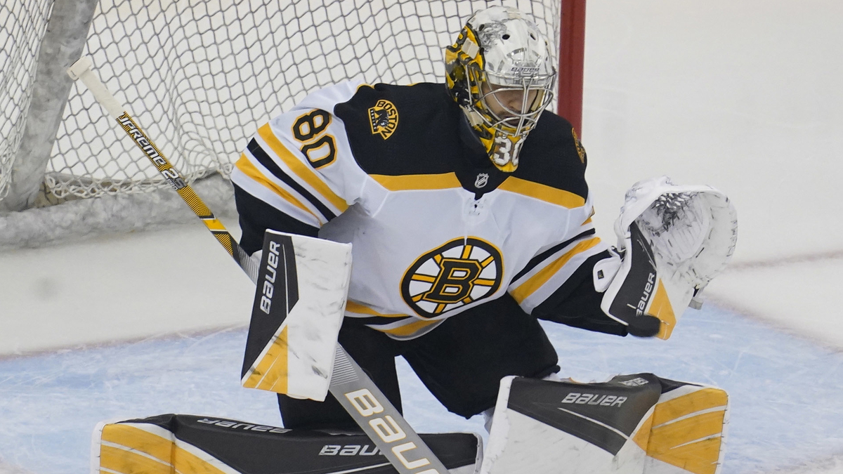 Boston Bruins goalie Dan Vladar