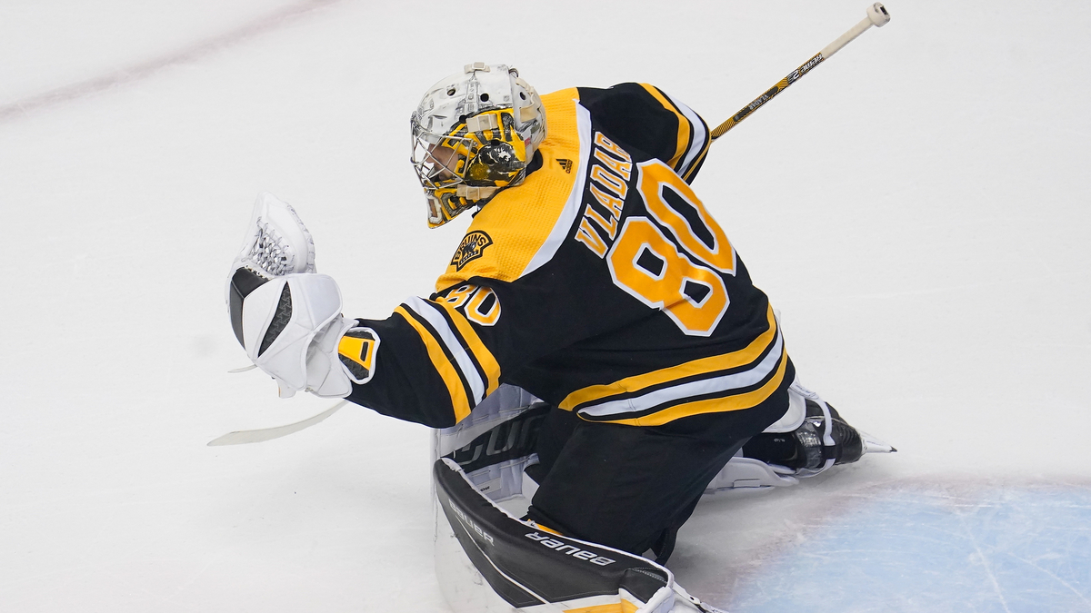 Boston Bruins goalie Dan Vladar