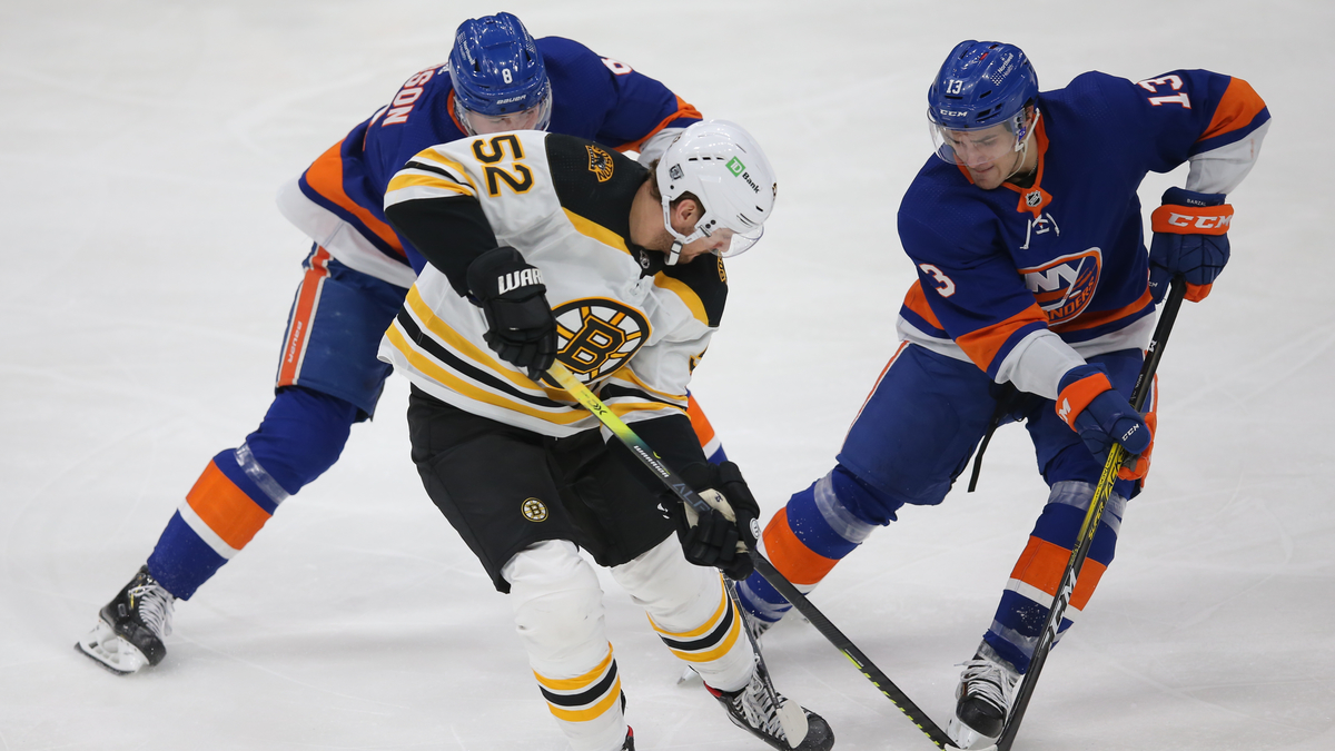 Boston Bruins center Sean Kuraly