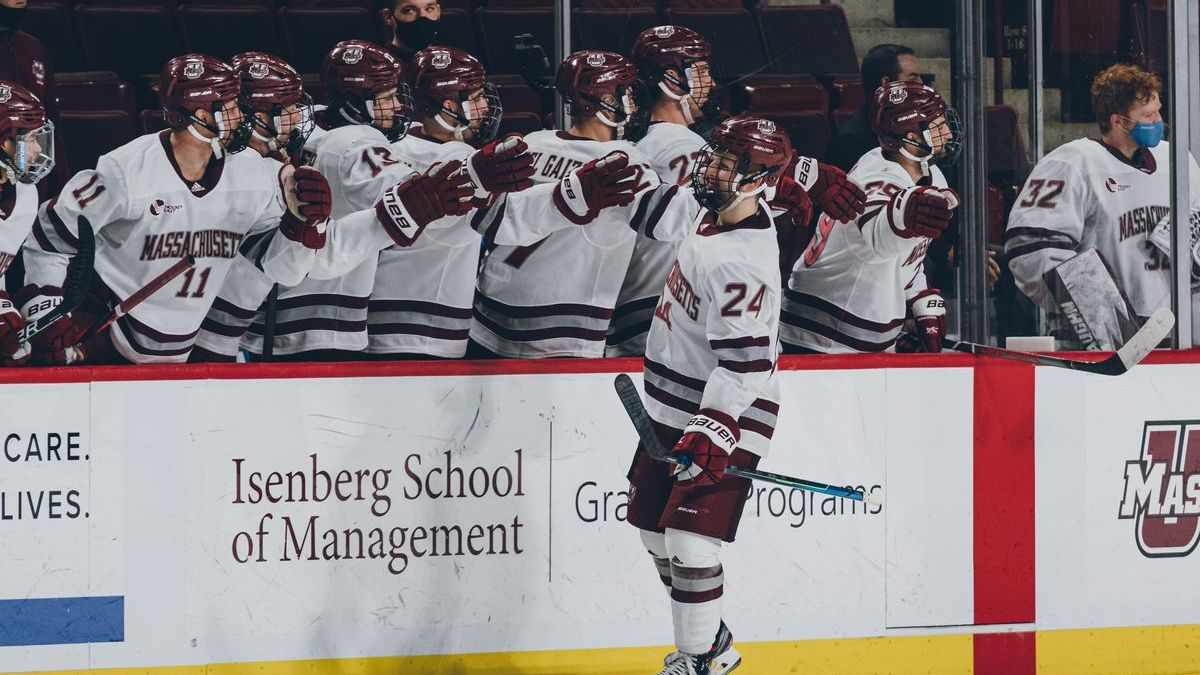 UMass hockey defenseman Zac Jones