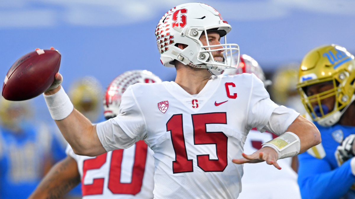 Stanford Cardinal quarterback Davis Mills