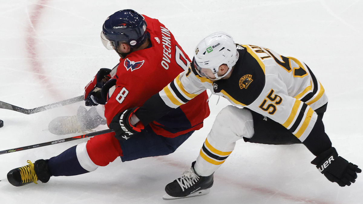 Bruins defenseman Jeremy Lauzon