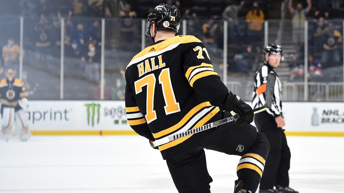 NHL: New York Islanders at Boston Bruins