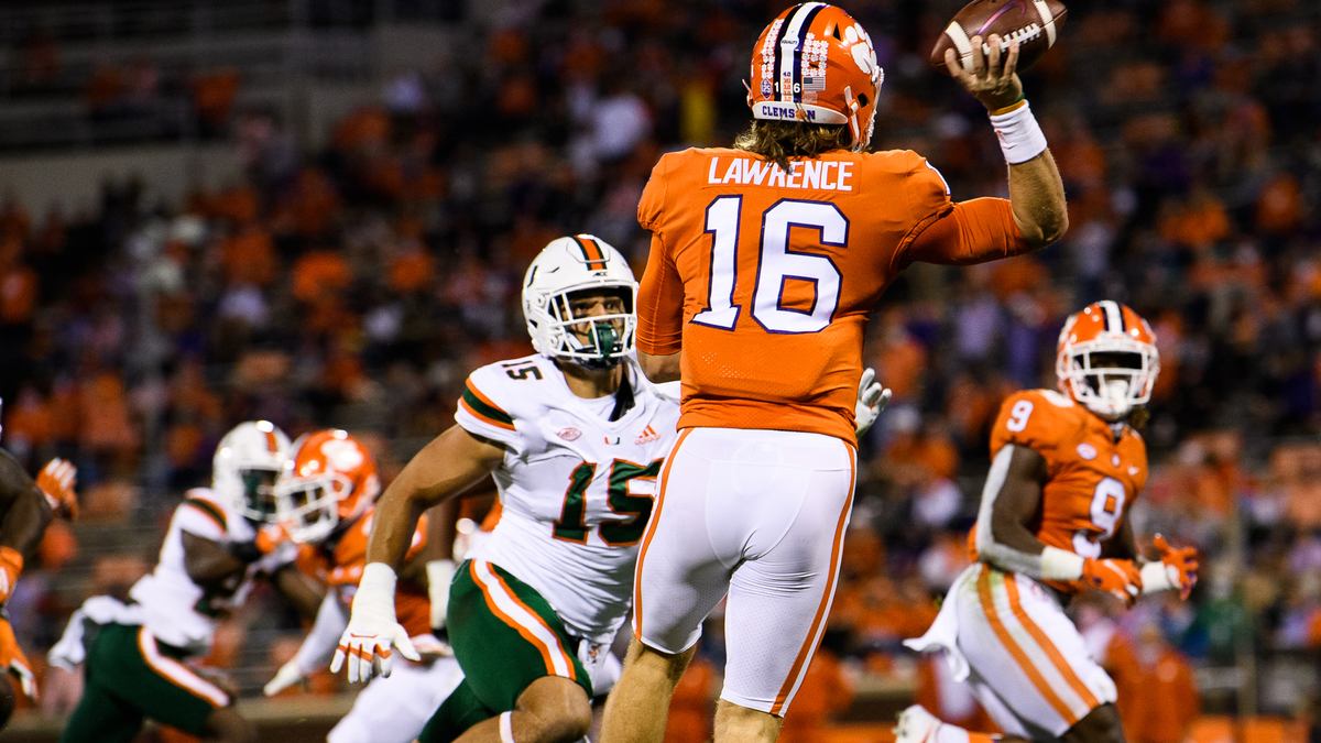 Miami Dolphins defensive line Jaelan Phillips