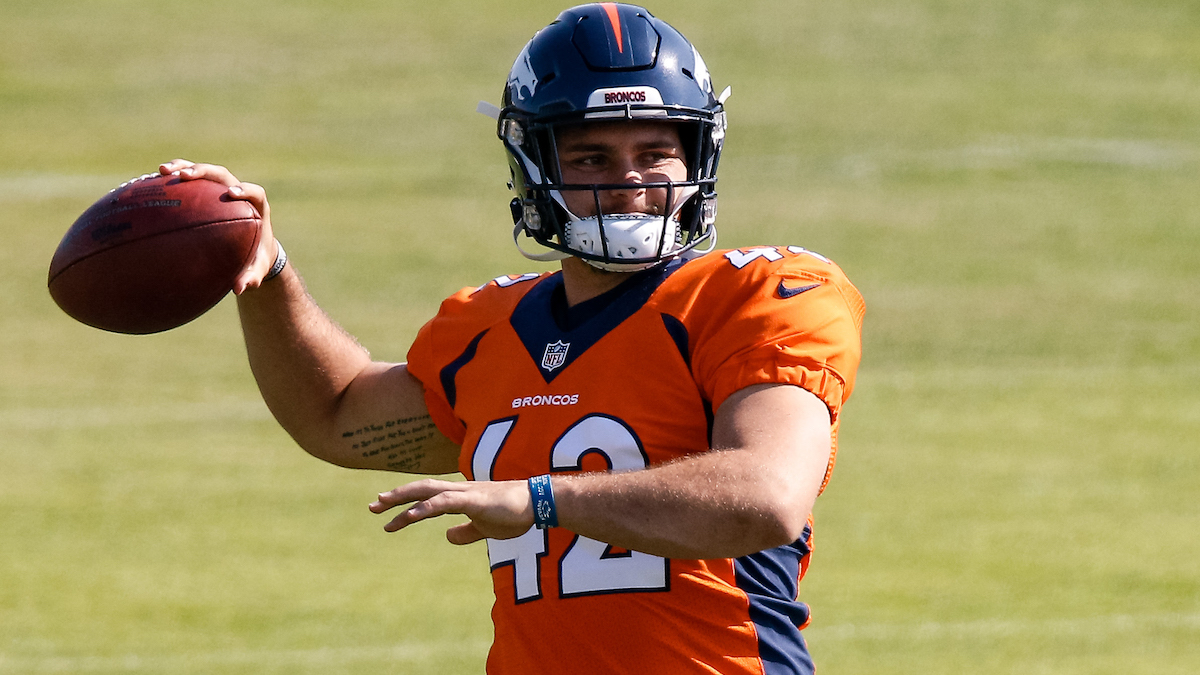 Patriots long snapper Wes Farnsworth