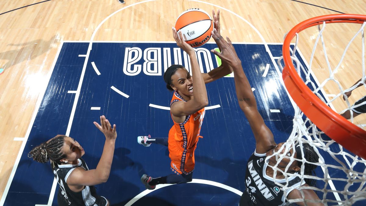 CT Sun guard DeWanna Bonner