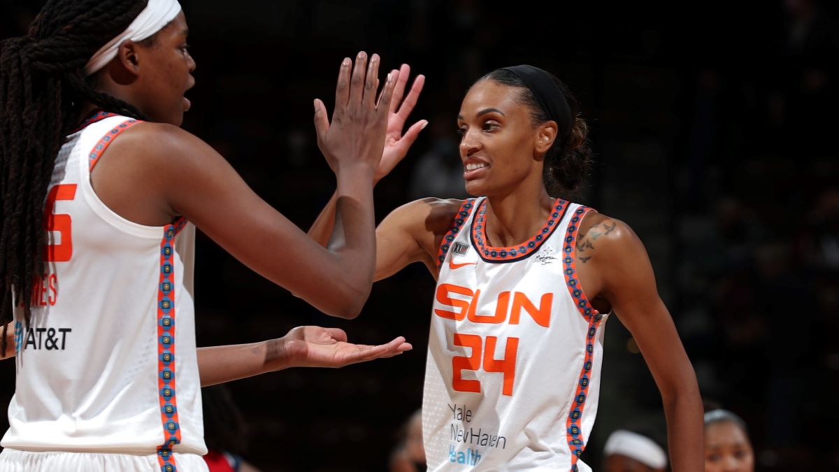 CT Sun players DeWanna Bonner and Jonquel Jones