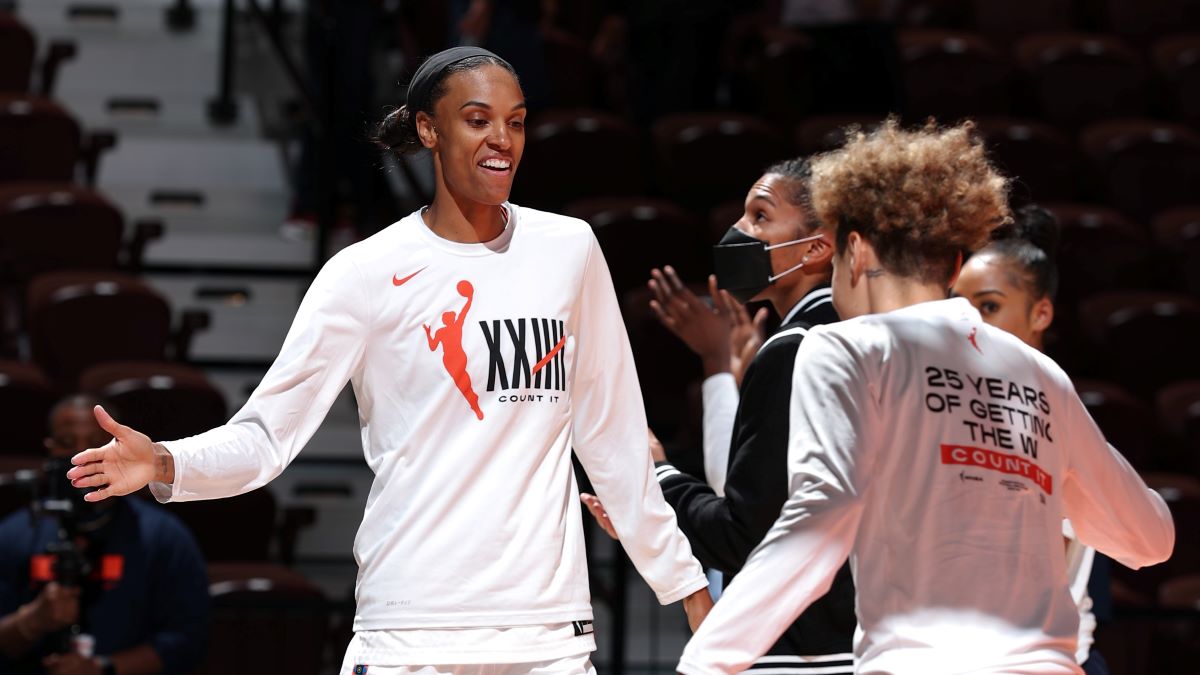 CT Sun guards DeWanna Bonner and Natisha Hiedeman