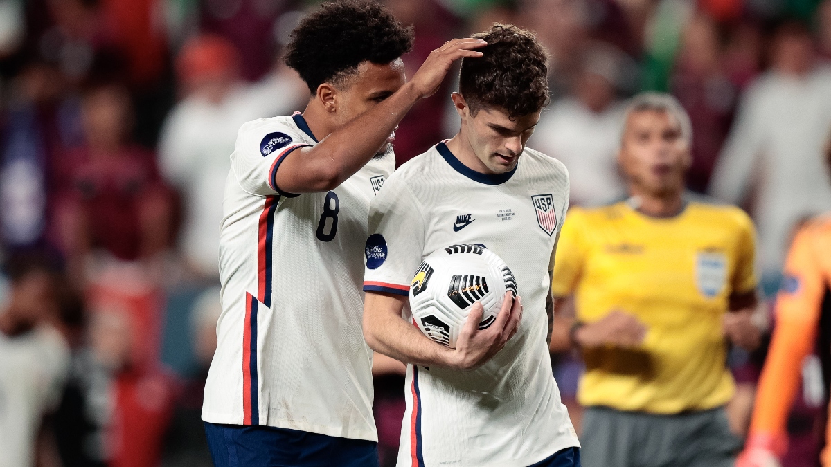 United States midfielder Weston Mckennie (8) with forward Christian Pulisic (10)