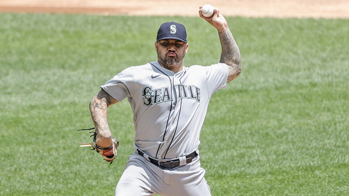 Seattle Mariners starting pitcher Hector Santiago