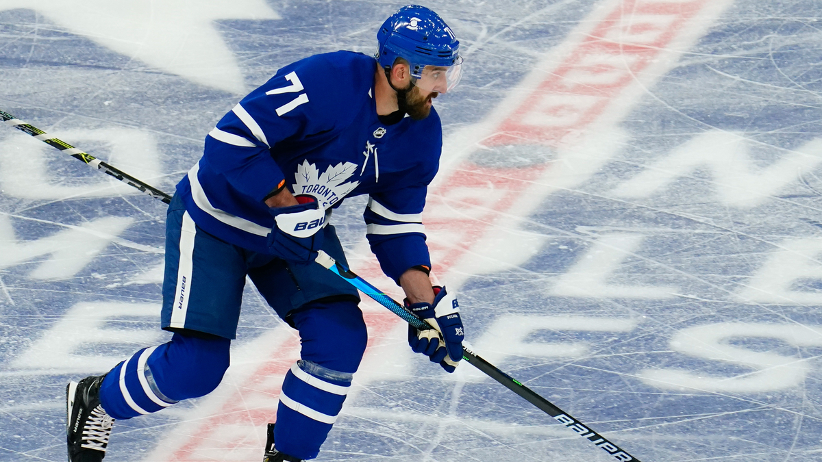 Boston Bruins winger Nick Foligno