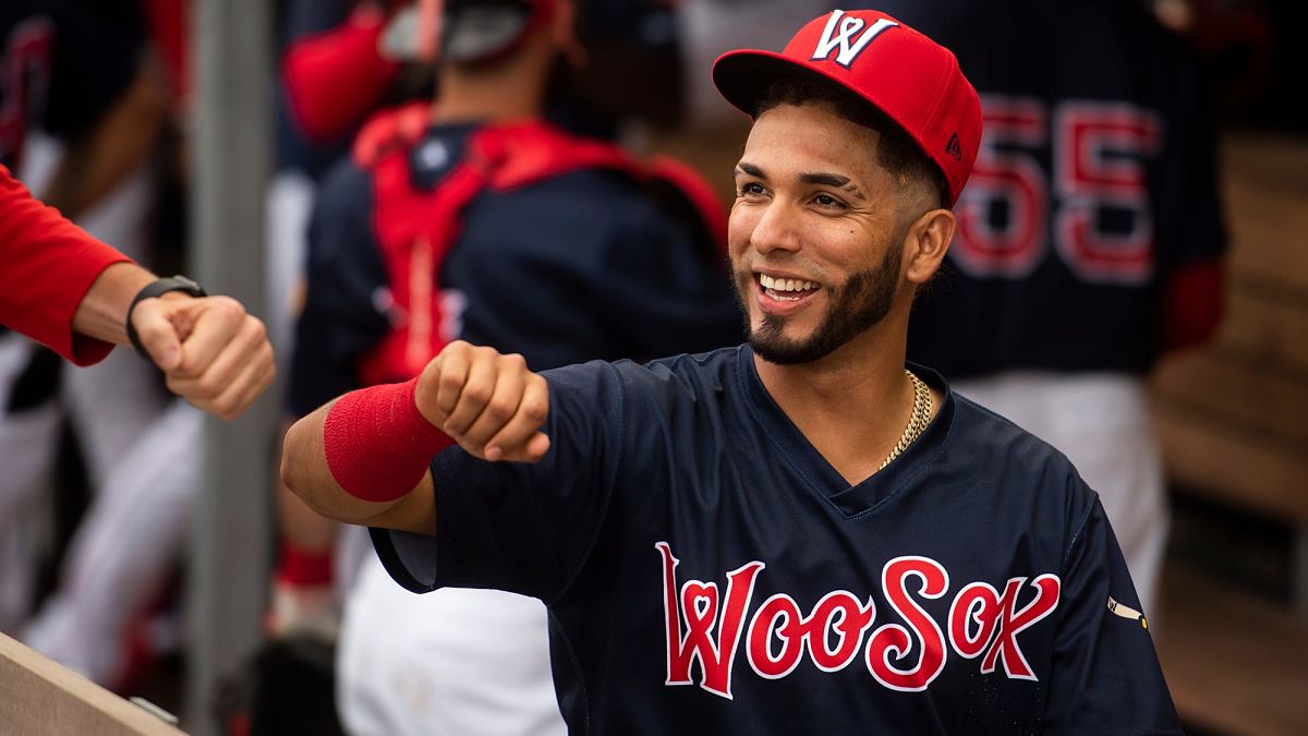 Boston Red Sox infielder Jonathan Araúz