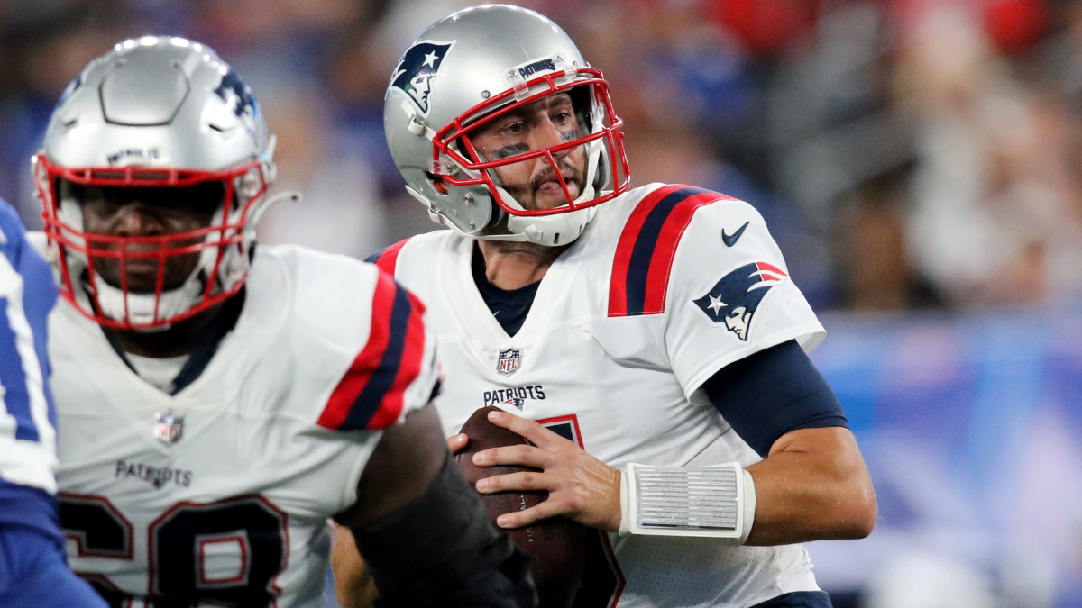 New England Patriots quarterback Brian Hoyer