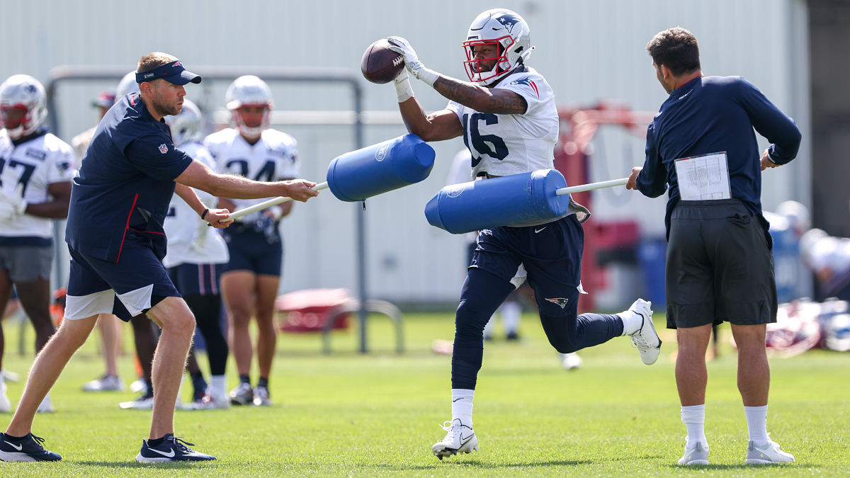 Patriots Wide Receivers Coach Mick Lombardi
