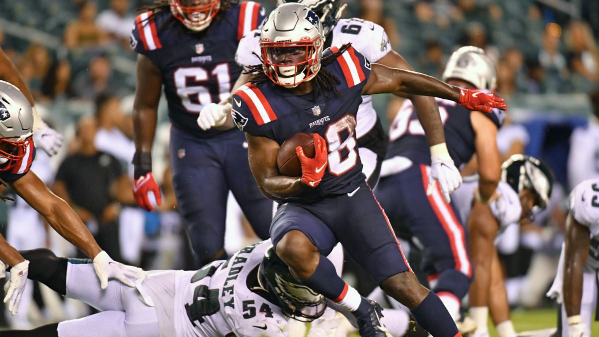 Philadelphia Eagles linebacker Shaun Bradley and New England Patriots running back Rhamondre Stevenson
