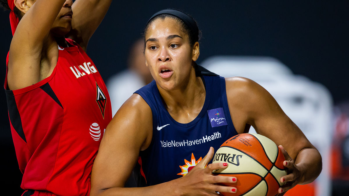 Connecticut Sun Center Brionna Jones