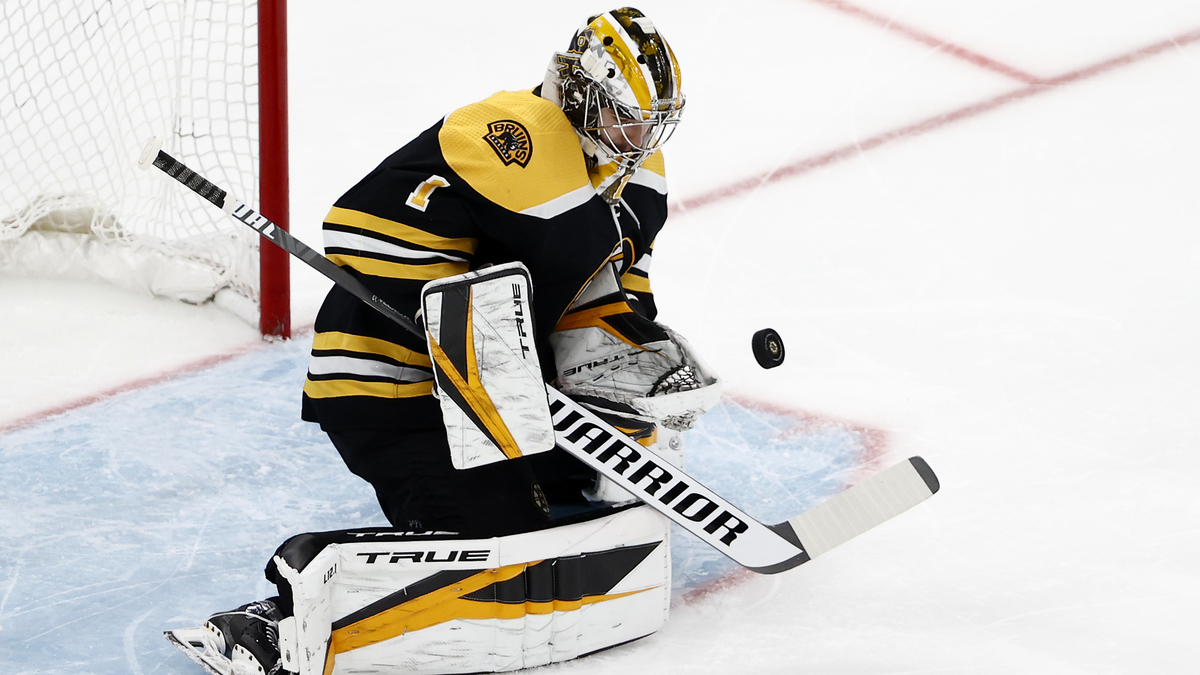 Boston Bruins goalie Jeremy Swayman