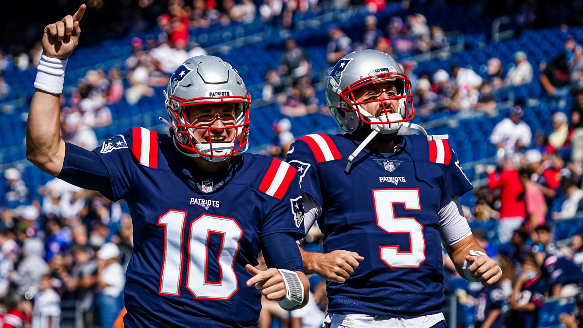 New England Patriots quarterbacks Mac Jones and Brian Hoyer
