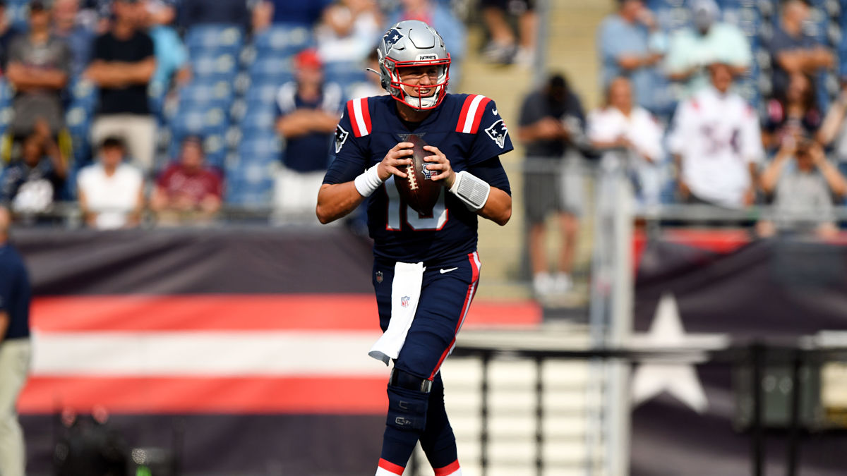 NFL: Mac Jones Miami Dolphins at New England Patriots