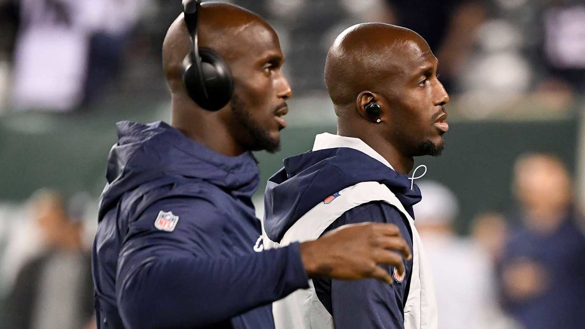 New England Patriots safety Devin McCourty and Miami Dolphins cornerback Jason McCourty