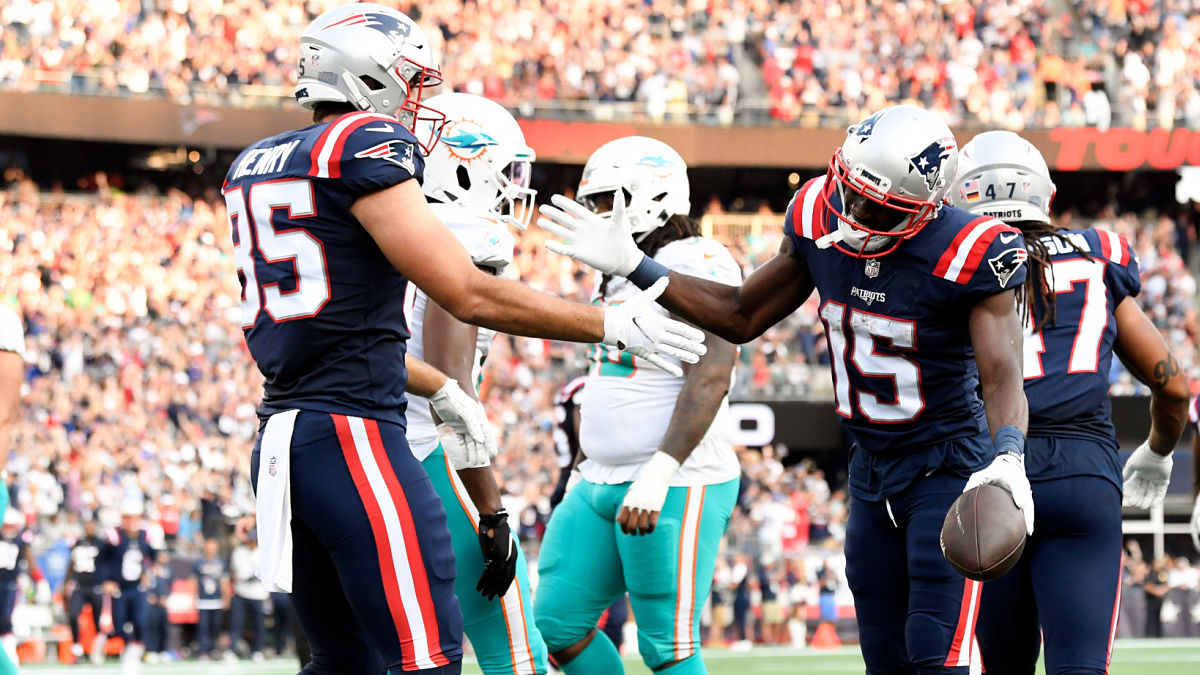 New England Patriots tight end Hunter Henry and receiver Nelson Agholor