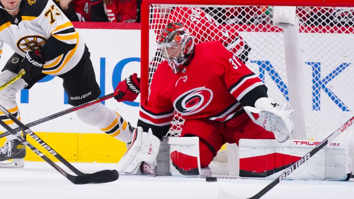 Carolina Hurricanes goaltender Frederik Andersen