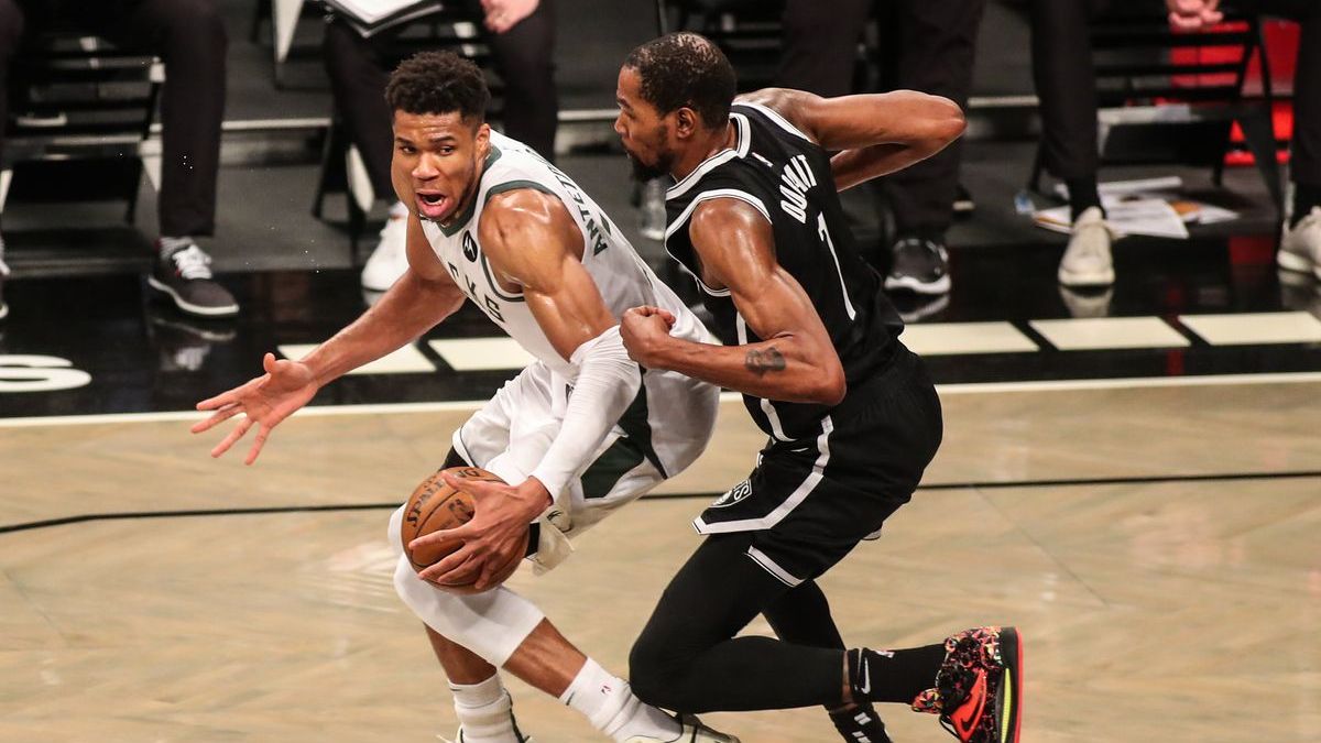 Milwaukee Bucks Giannis Antetokounmpo, Brooklyn Nets' Kevin Durant