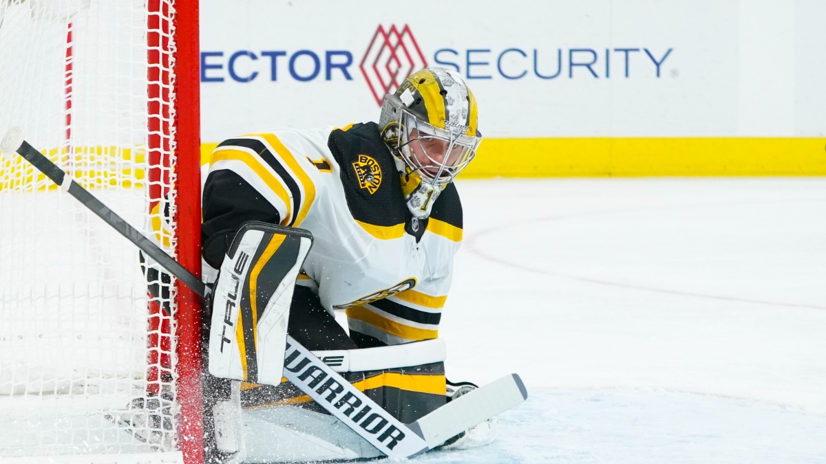 Boston Bruins goaltender Jeremy Swayman