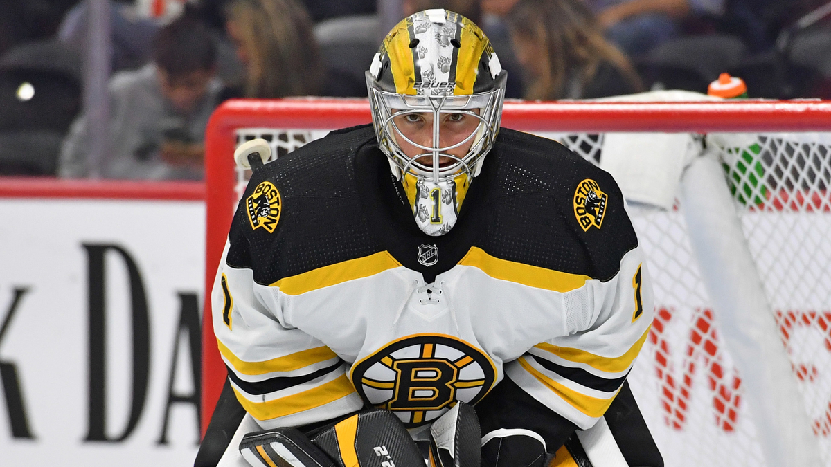 Boston Bruins goalie Jeremy Swayman