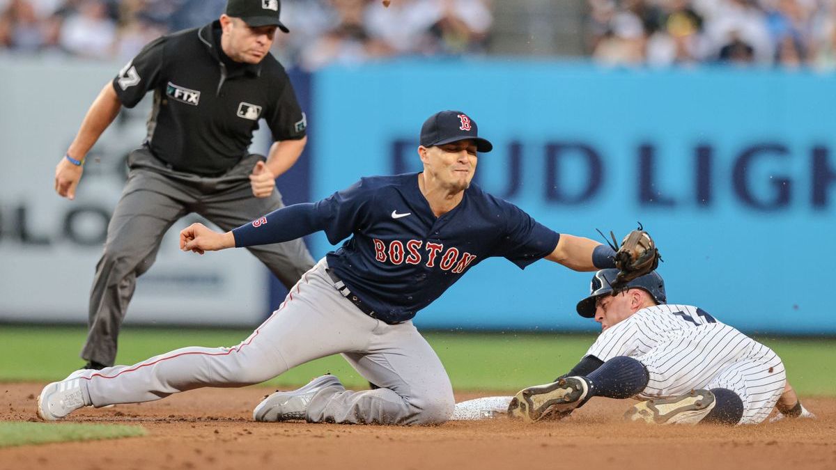 Boston Red Sox utility player Kiké Hernández, New York Yankees' Brett Gardner