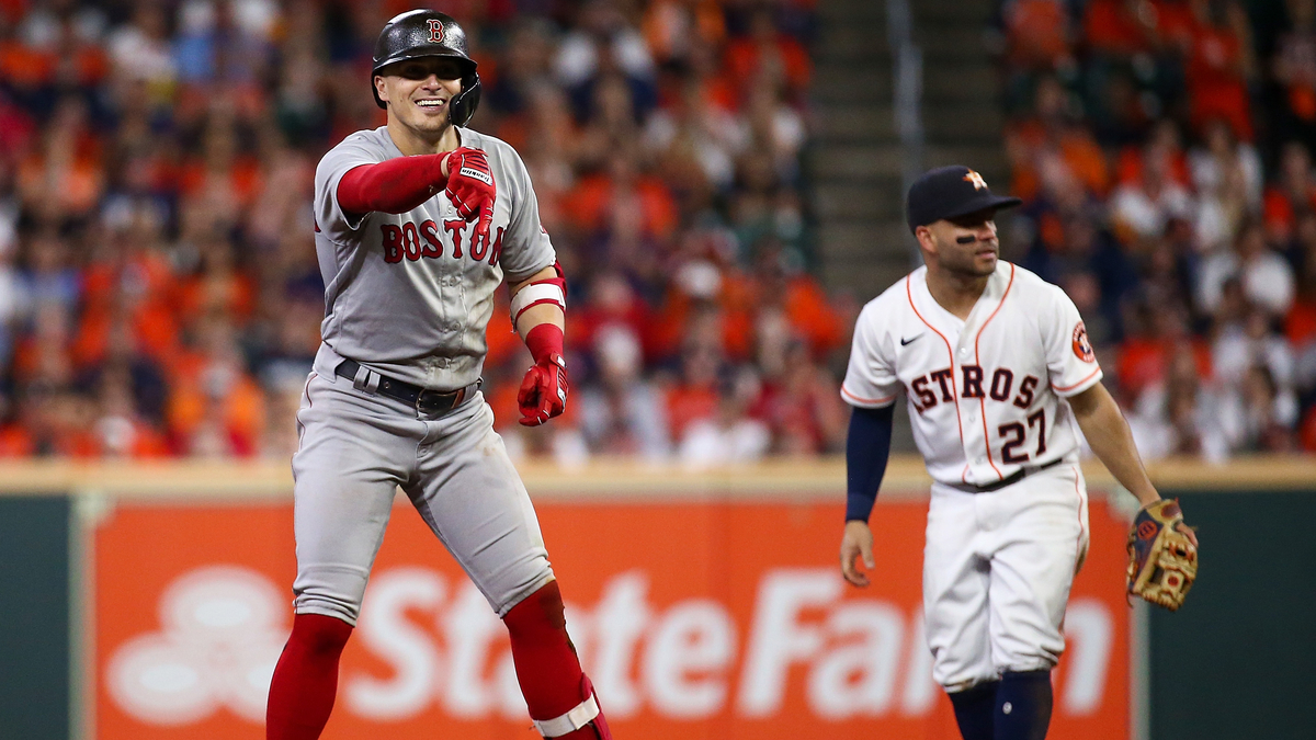 Boston Red Sox center fielder Kiké Hernández