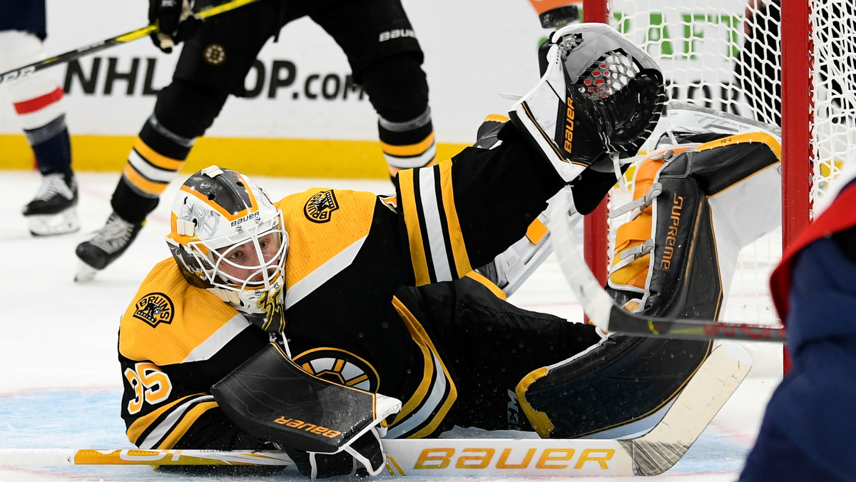 Boston Bruins goalie Linus Ullmark
