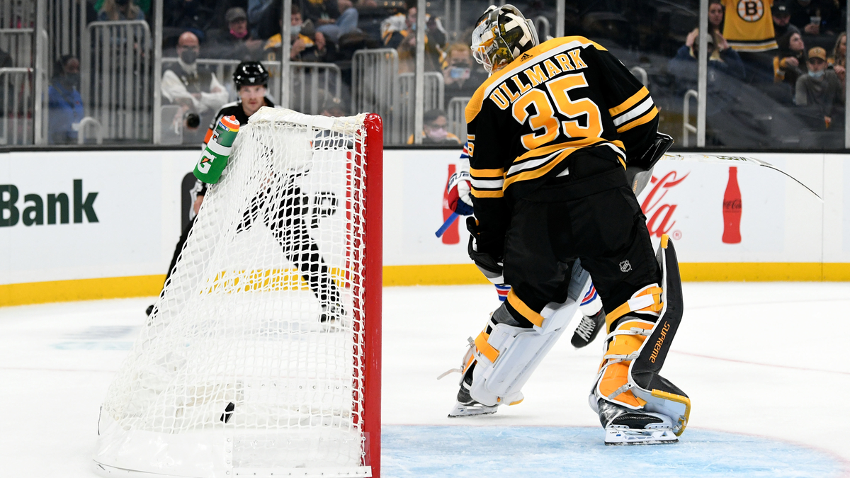 Boston Bruins goalie Linus Ullmark