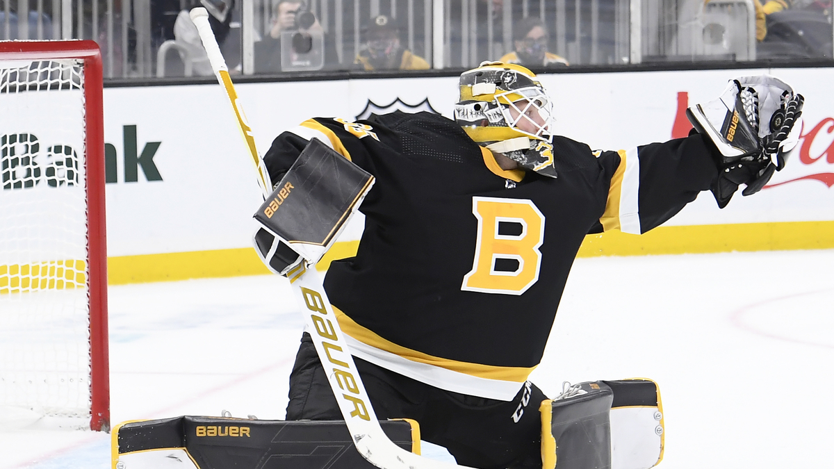 Boston Bruins goalie Linus Ullmark