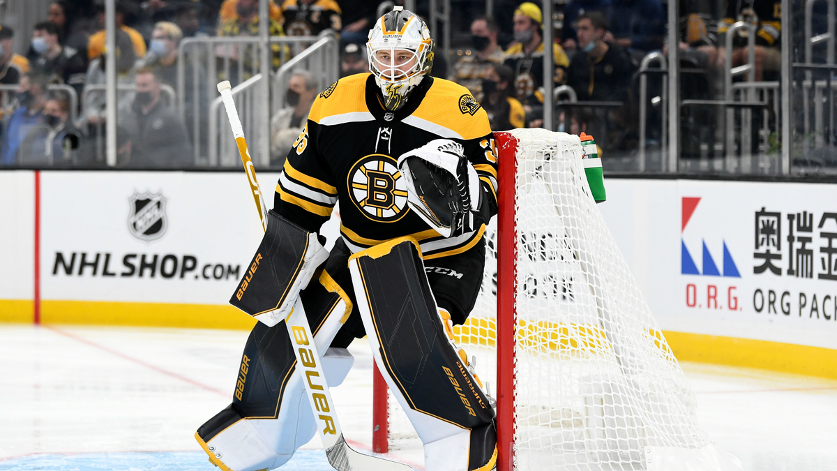 Boston Bruins goalie Linus Ullmark