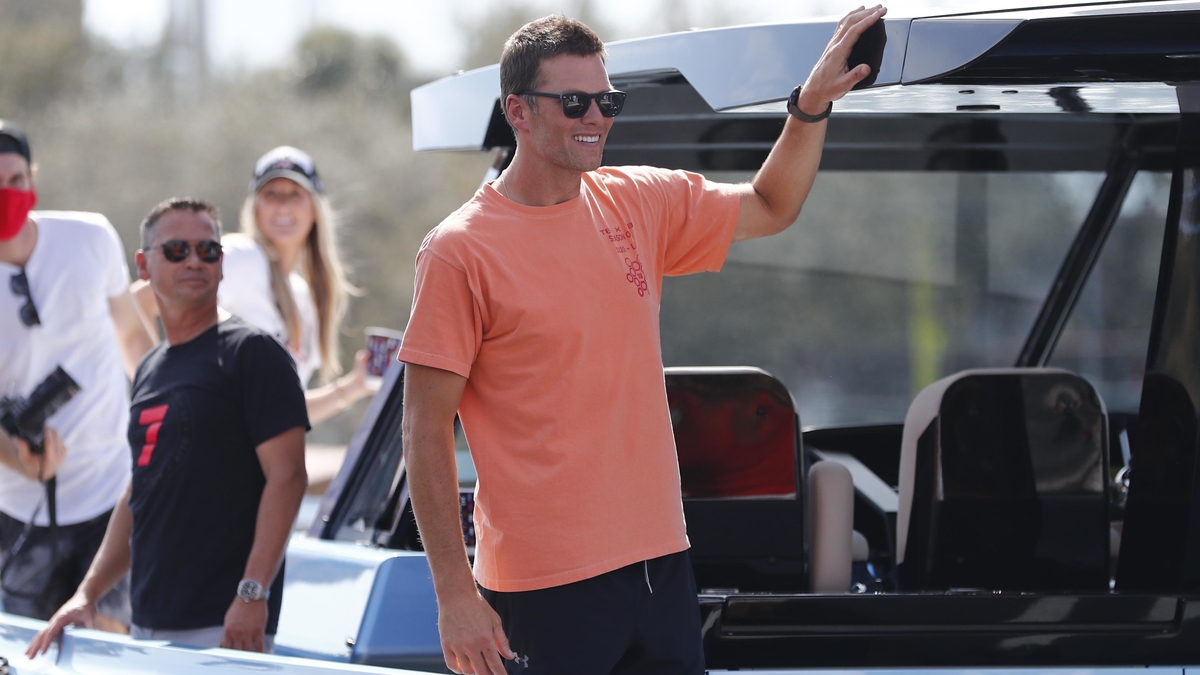 Tampa Bay Buccaneers quarterback TOm Brady and his trainer Alex Guerrero